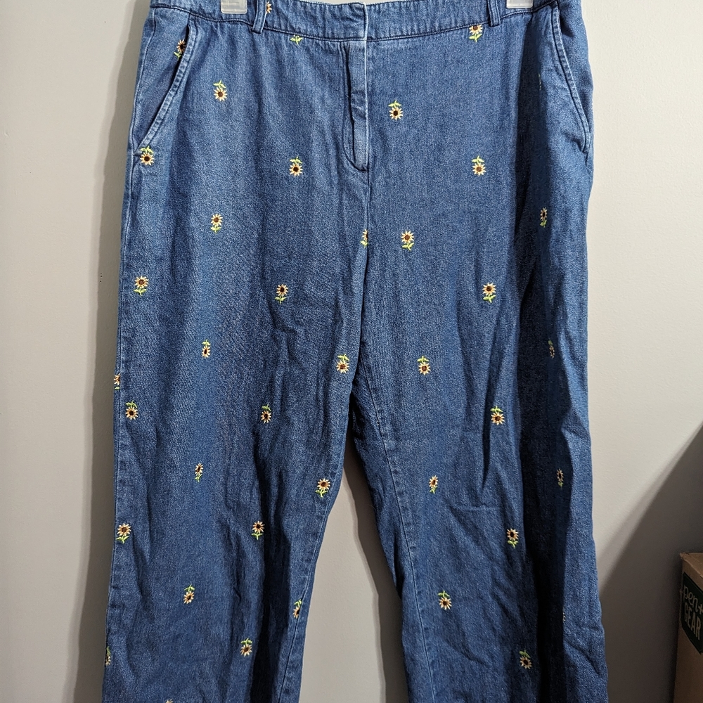 Briggs New York Sunflower embroidery jeans size 18 Unique Style Stand Out!